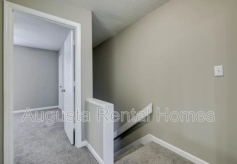 146 Chalet North Ct #146 — Photo 22