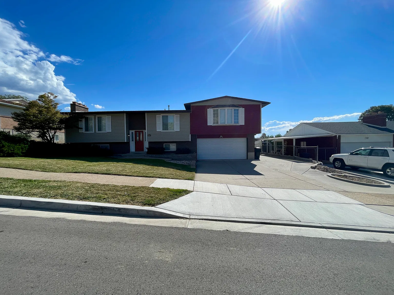 5 bed, 2.5 bath, 2555 sqft, $2,600 — Photo 1