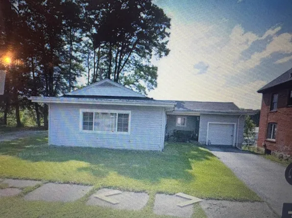 215 Oakland Ave, Punxsutawney, PA 15767