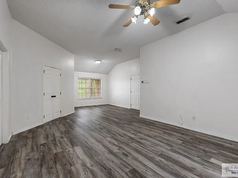 2784 Woodside — Photo 22