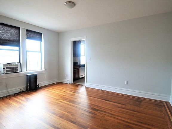 3rd image of 940 St Nicholas Ave APT 6A