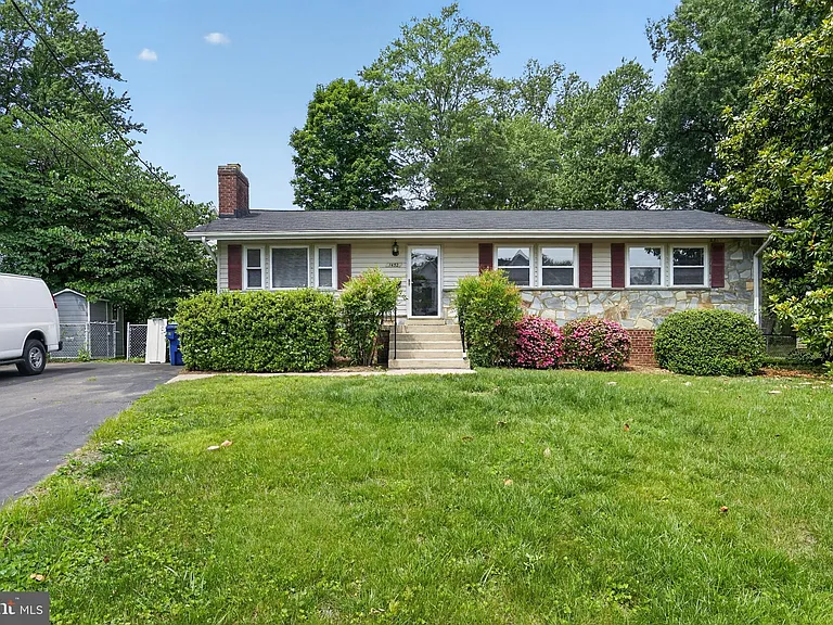 1452 Dewberry Ct — Photo 2