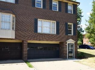 210 London Towne Dr, Pittsburgh, PA
