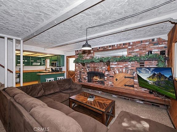 5th image of 190 Spruce Ln