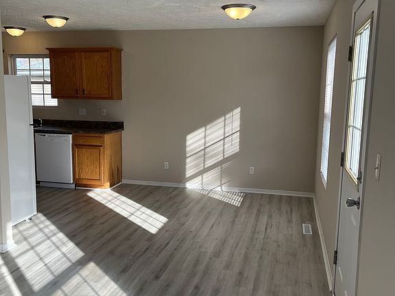 4th image of 105 Hannah Dr