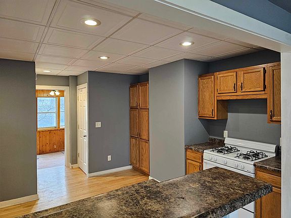 3rd image of 211 Elm St W APT 1