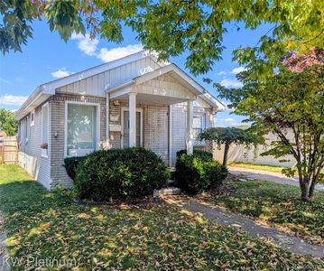 7399 Gronow Ave, Center Line, MI, 48015