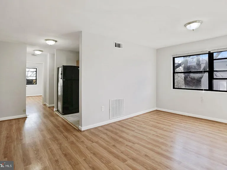 1631 6th St NW #12 — Photo 8