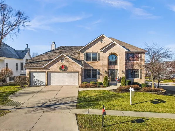 917 W Parkview Dr, South Elgin, IL 60177