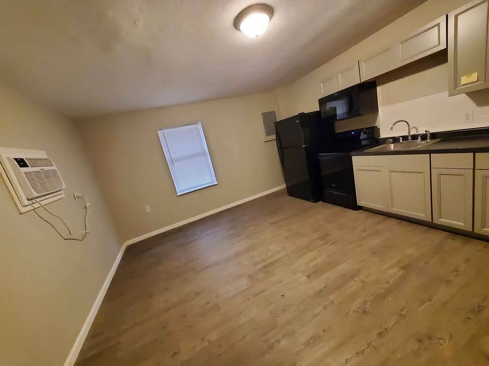 2nd image of 316 N 2nd St APT 10