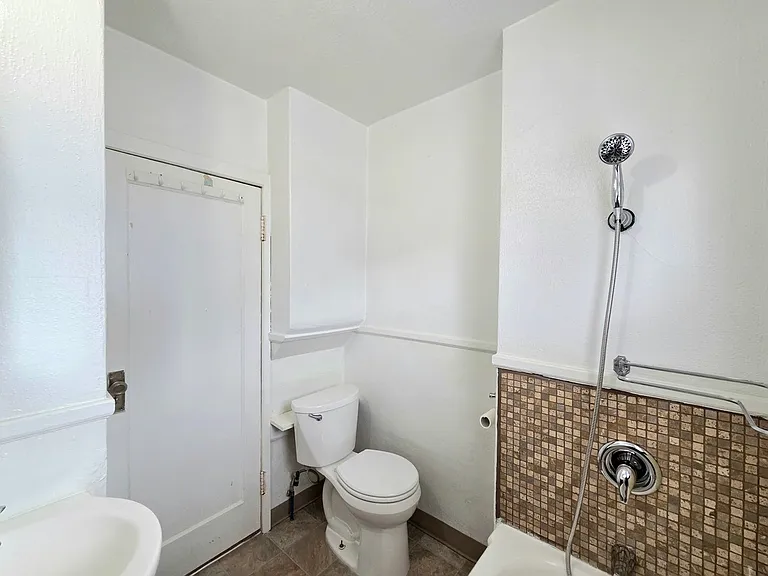 401 Methow St — Photo 19