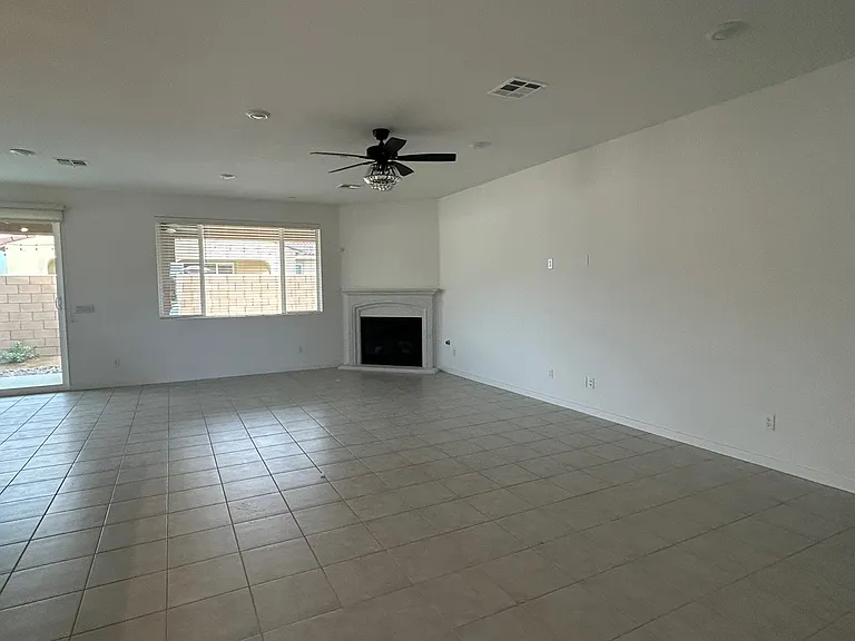 40082 Catania Ct — Photo 9