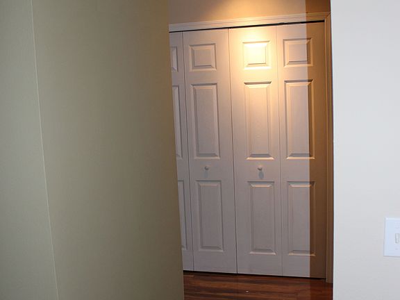 4th image of 332 Redwood Ln