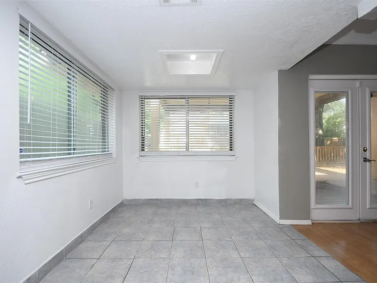 510 Chambly Dr — Photo 32