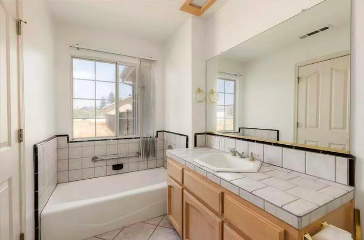 Building Photo - 37861 Avenue 12