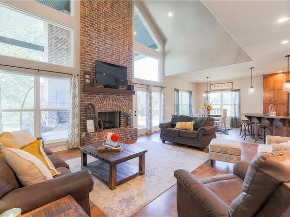 16877 Fletcher Rd, Fayetteville, AR 72704