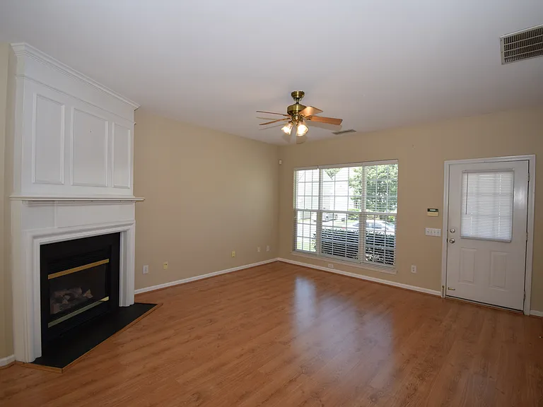 3322 Elizabeth Glen Dr — Photo 4
