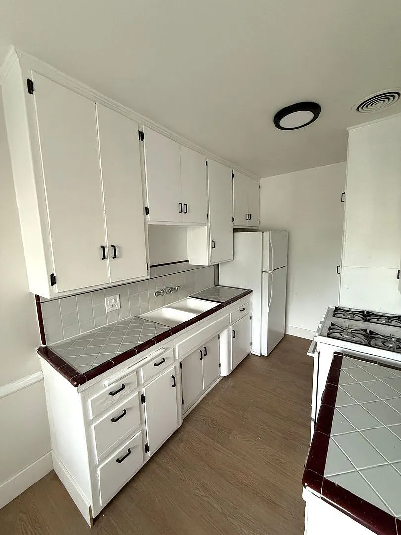 1 bed, 1.0 bath, 700 sqft, $2,289 — Photo 1