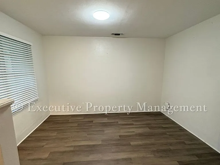 410 Jeffrey Ln — Photo 11