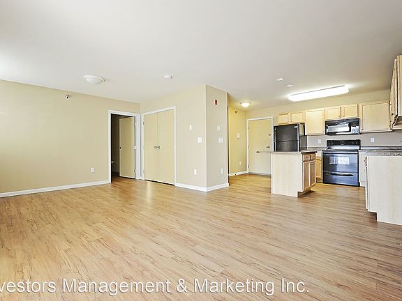 2nd image of 1710-1740 13th St SE #106