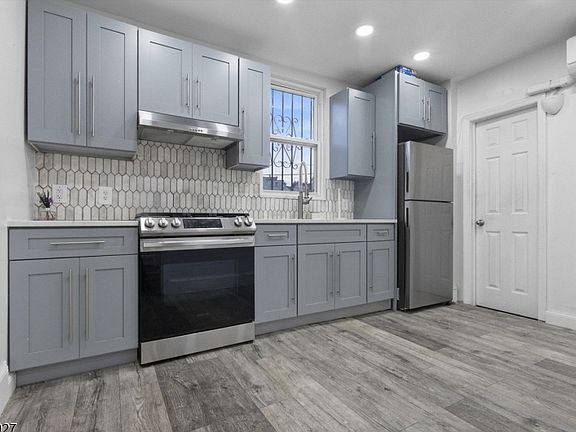 4th image of 112 Garside St