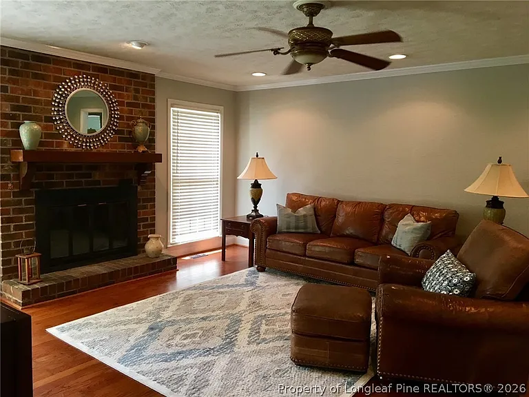 309 Thorncliff Dr — Photo 3
