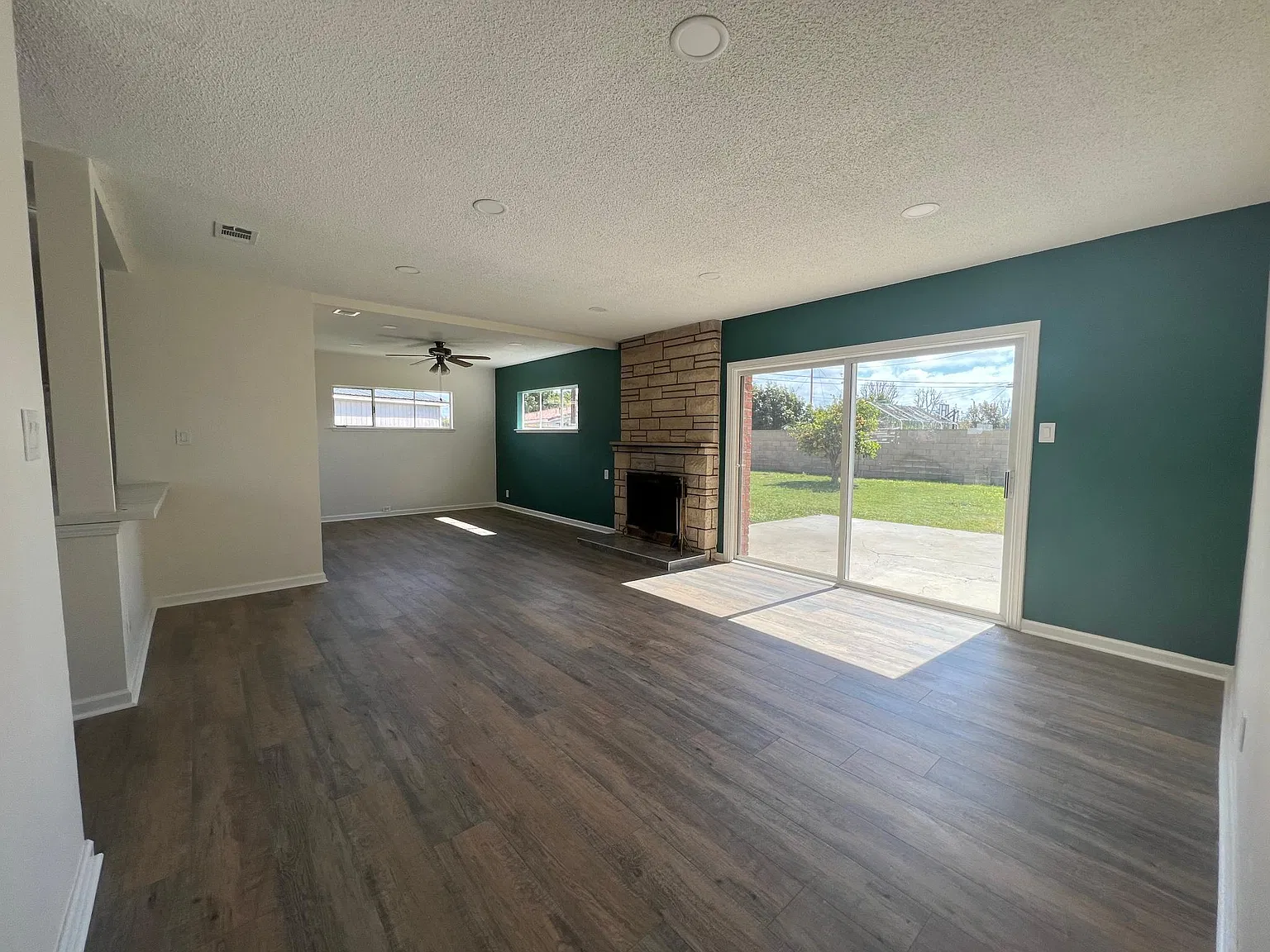 3 bed, 1201 sqft, $3,500 — Photo 4