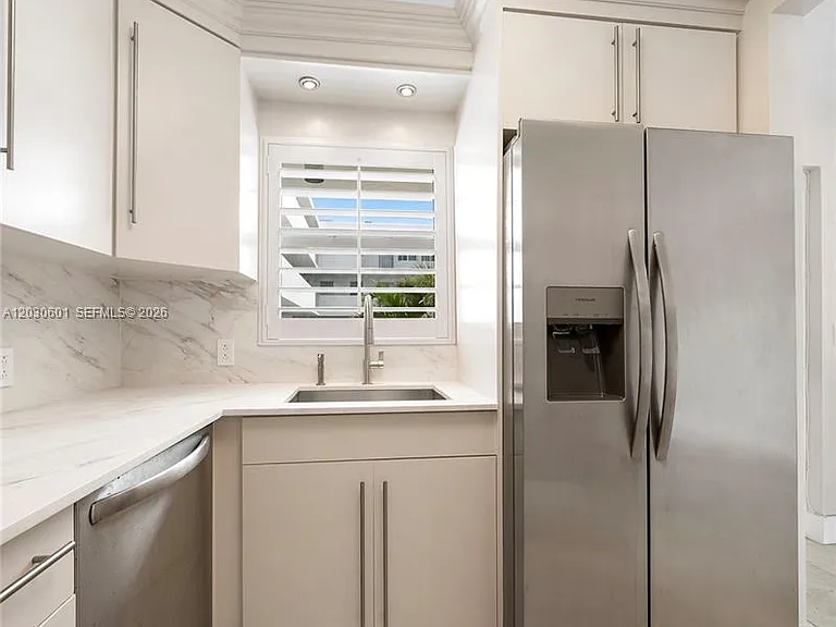 1610 Lenox Ave #316 — Photo 14