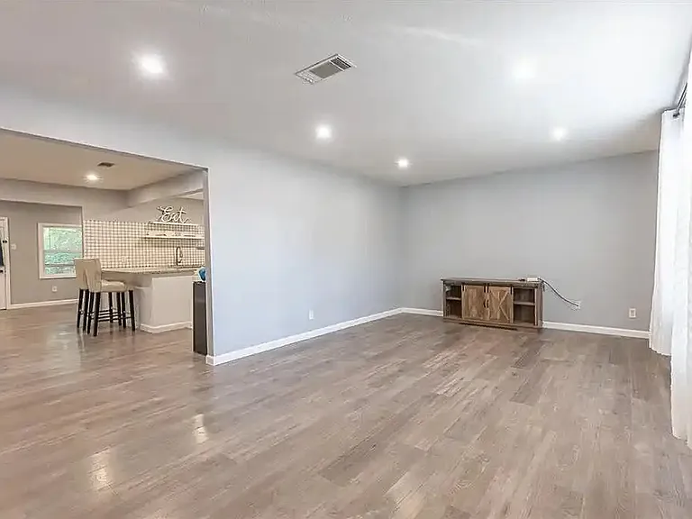 2133 Turner St — Photo 2