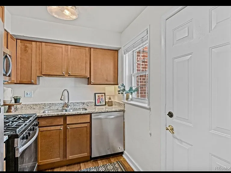 2828 N Jasmine St — Photo 9