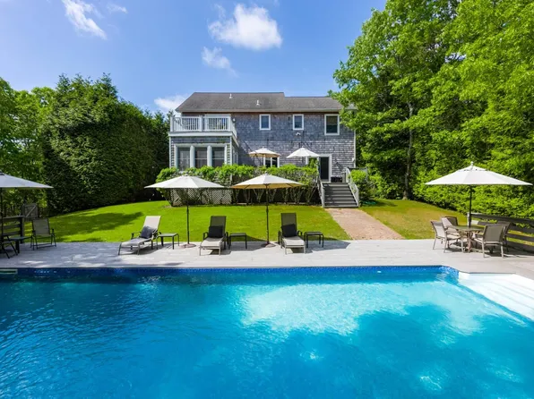 4 Rolling Woods Ct, Wainscott, NY 11937