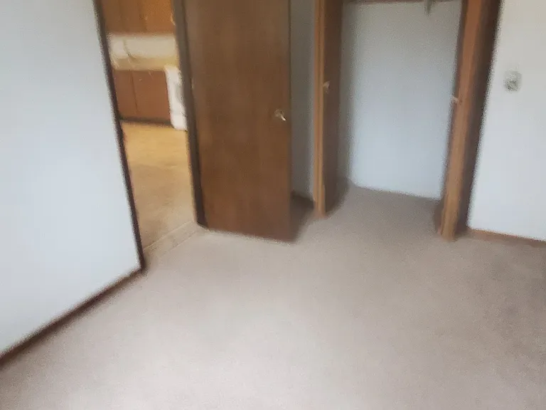 1097 Oakview Dr — Photo 7