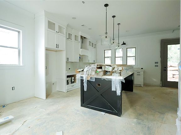 3rd image of 1027 E Glenn Ave #702
