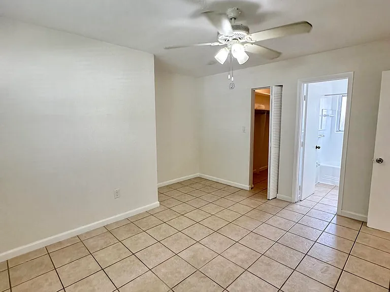 1409 NW 2nd Ave #1-2 — Photo 11