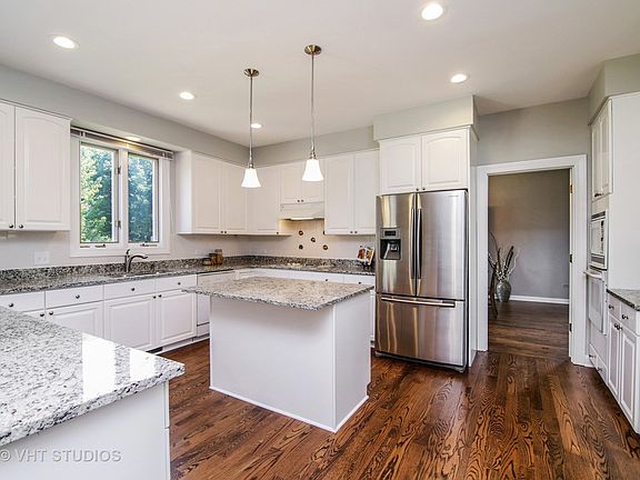3rd image of 2123 Stratford Ln
