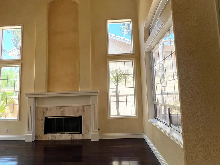923 S Creekview Ln — Photo 4