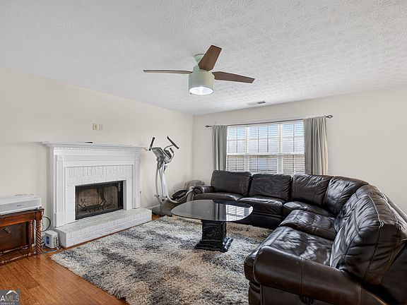 5th image of 310 Berkley Dr