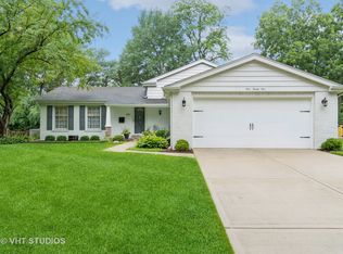 421 Berry Dr, Naperville, IL 60540