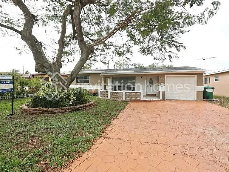 7828 Kismet St — Photo 1