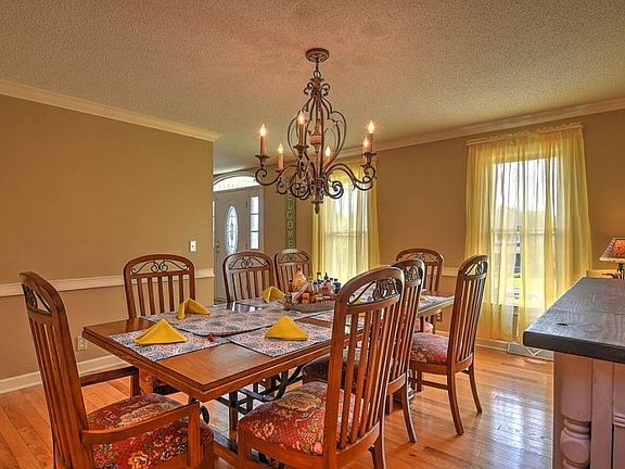 3rd image of 3332 Berkshire Cir