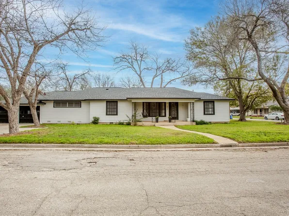 803 Peach St, Seguin, TX 78155