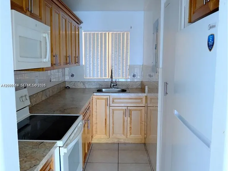 650 NE 149th St #505F — Photo 7