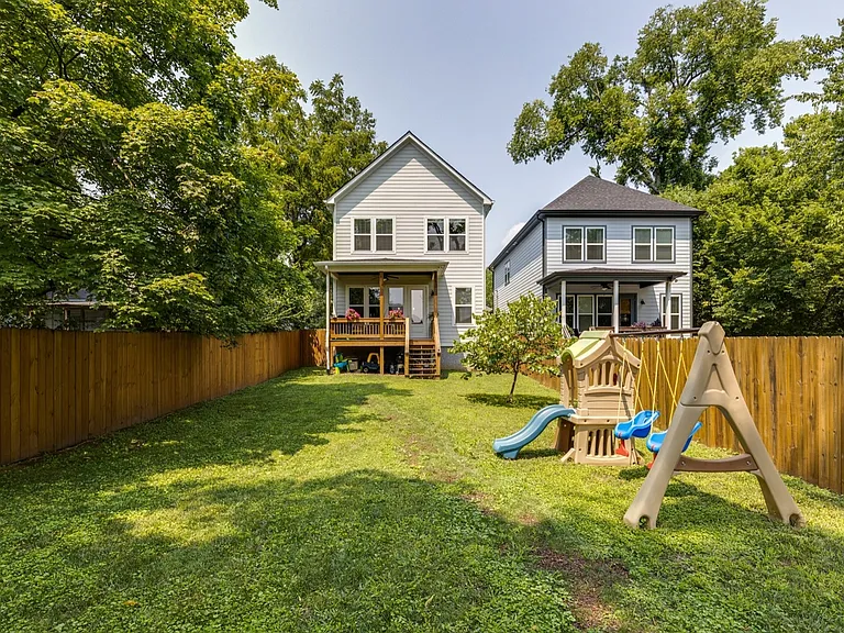 1813 Sherwood Ln — Photo 28