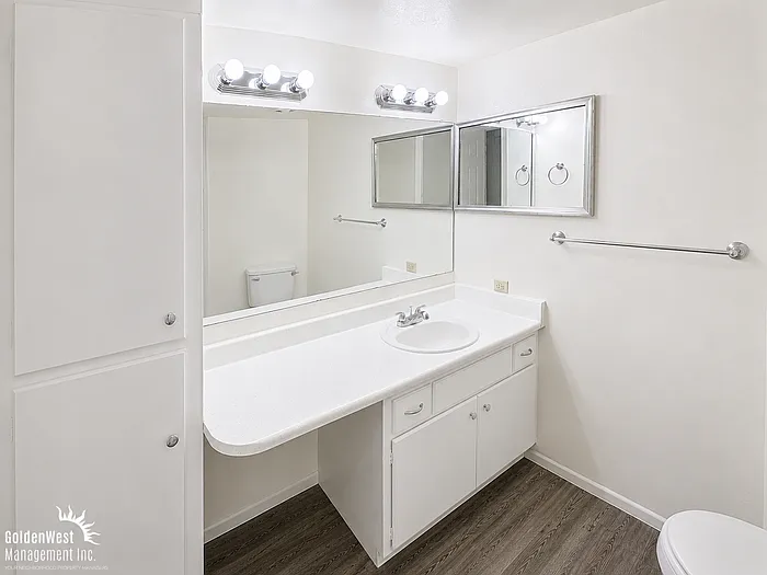 910 E Marlette Ave #19 — Photo 8