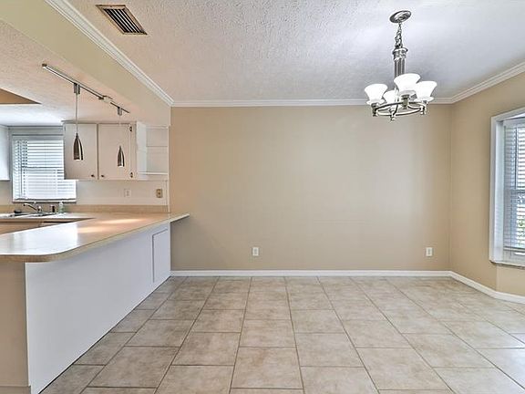 5th image of 4413 Waltham Dr