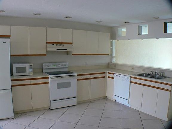 4th image of 212 Cherie Down Ln