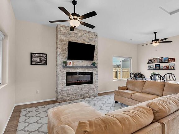 3rd image of 1712 Kingfisher Ln