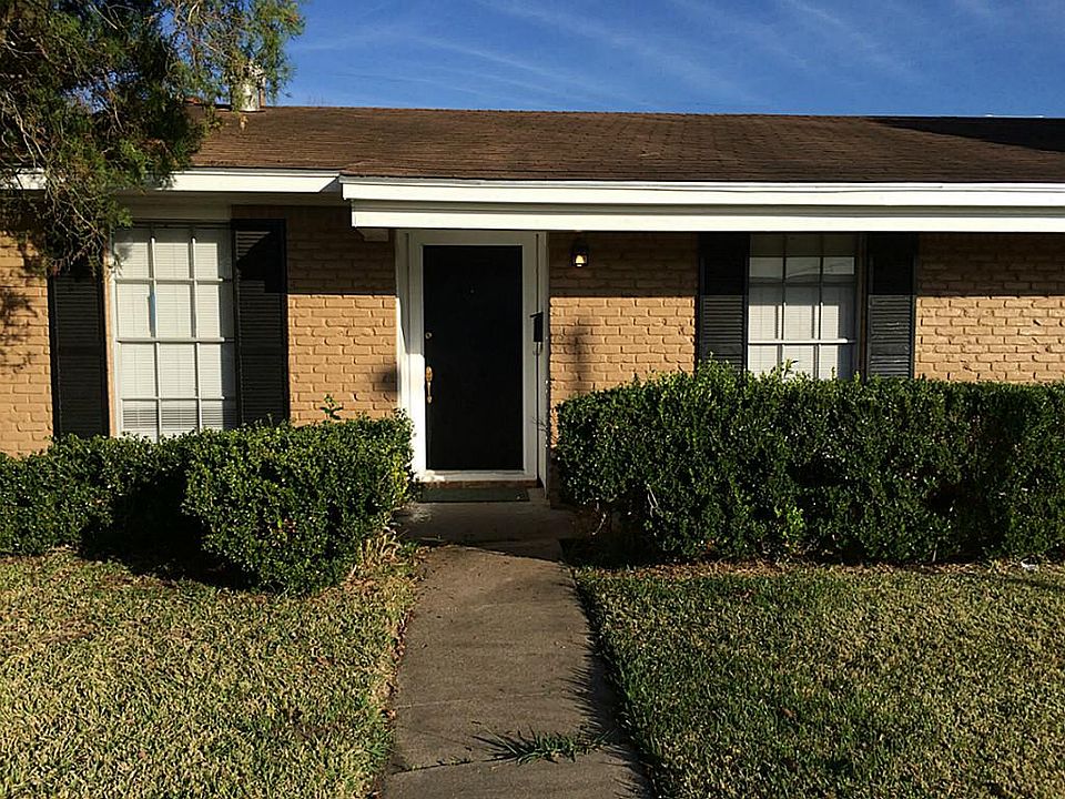 1st image of 10923 Carlton Dr