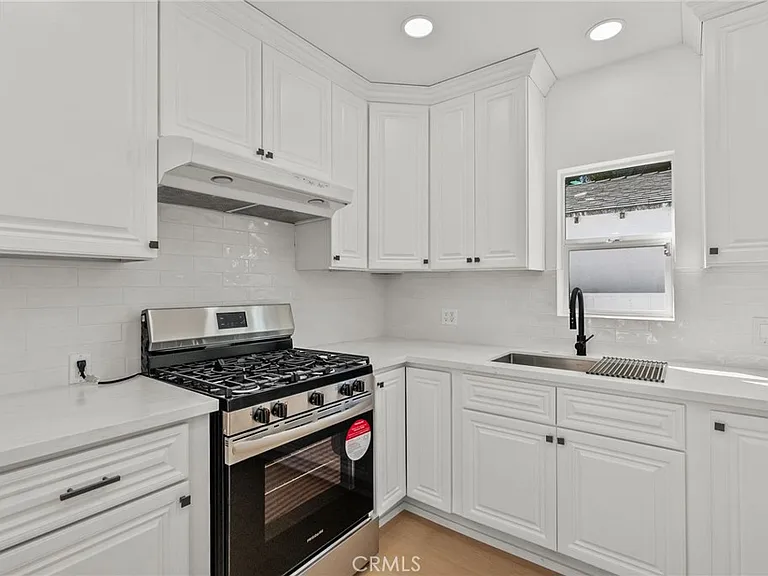 5732 N Stansbury Ave — Photo 6