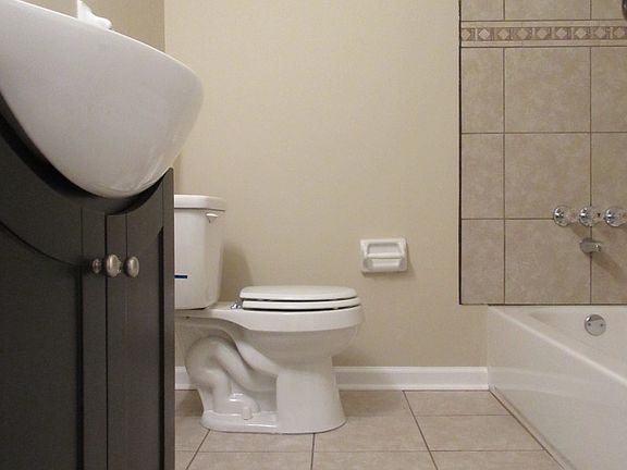 5th image of 3838 Hyacinth Dr